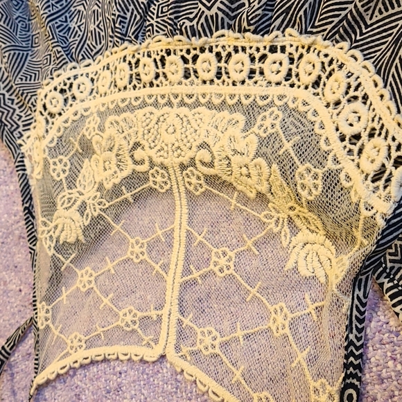 Kirra sheer with lace pattern top in medium - Picture 8 of 8